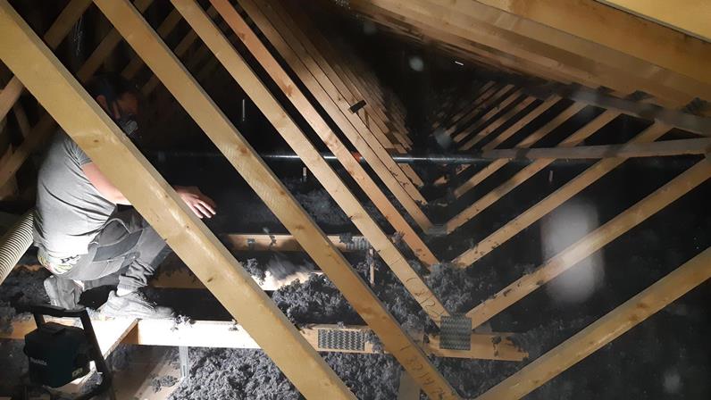 Soufflage du chantier en coton recyclé Filéco avec contrôle sur 3 ans