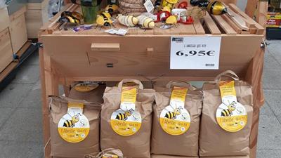 Les granulés pour enfumoir \"l'abeille qui rit\" sont en vente à la jardinerie Lafitte